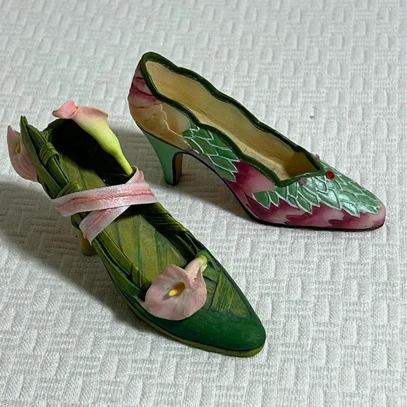 Vintage Just The Right Shoe Miniature Mini Shoes Set of 2 Collectibles - Picture 2 of 9
